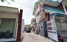 OYO Flagship 90717 Hotel Kalimantan Surabaya